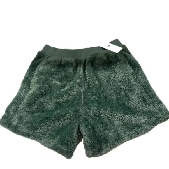 Ugg Camilia Sherpa Shorts Women’s Size M NWT
